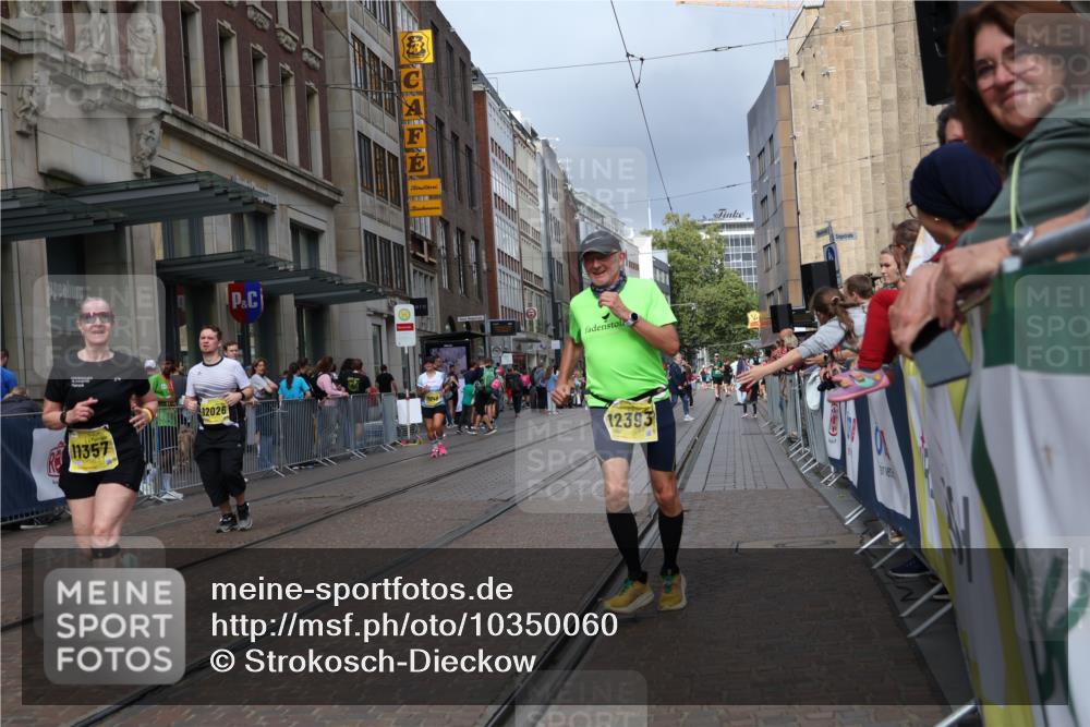 13.09.2026 - 21. swb-Marathon Bremen Strokosch-Dieckow http://msf.ph/oto/10350060 13.09.2026 11:12:56 Ziel 10804, 10893, 11048, 11357, 11627, 11670, 12060, 12393, 12418, 12521, 10354, 10483, 10743, 10874, 10875, 10893, 11606, 11627, 11657, 11671, 11832, 12050, 12060, 12234, 12423, 12497 meine-sportfotos.de