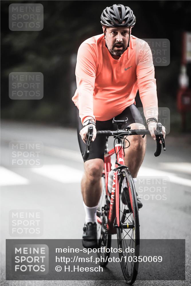 13.09.2026 - Stadtparktriathlon H.Heesch http://msf.ph/oto/10350069 13.09.2026 11:02:23 Radfahren 591, 596, 610 meine-sportfotos.de