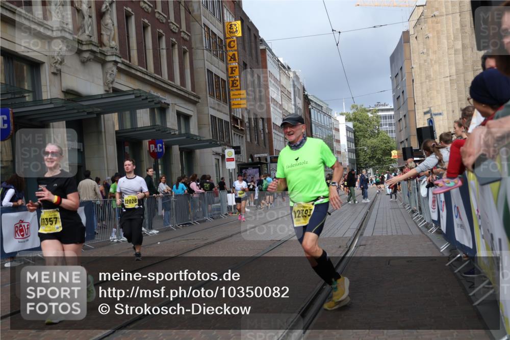 13.09.2026 - 21. swb-Marathon Bremen Strokosch-Dieckow http://msf.ph/oto/10350082 13.09.2026 11:12:56 Ziel 10804, 10893, 11048, 11357, 11627, 11670, 12060, 12393, 12418, 12521, 10354, 10483, 10743, 10874, 10875, 10893, 11606, 11627, 11657, 11671, 11832, 12050, 12060, 12234, 12423, 12497 meine-sportfotos.de