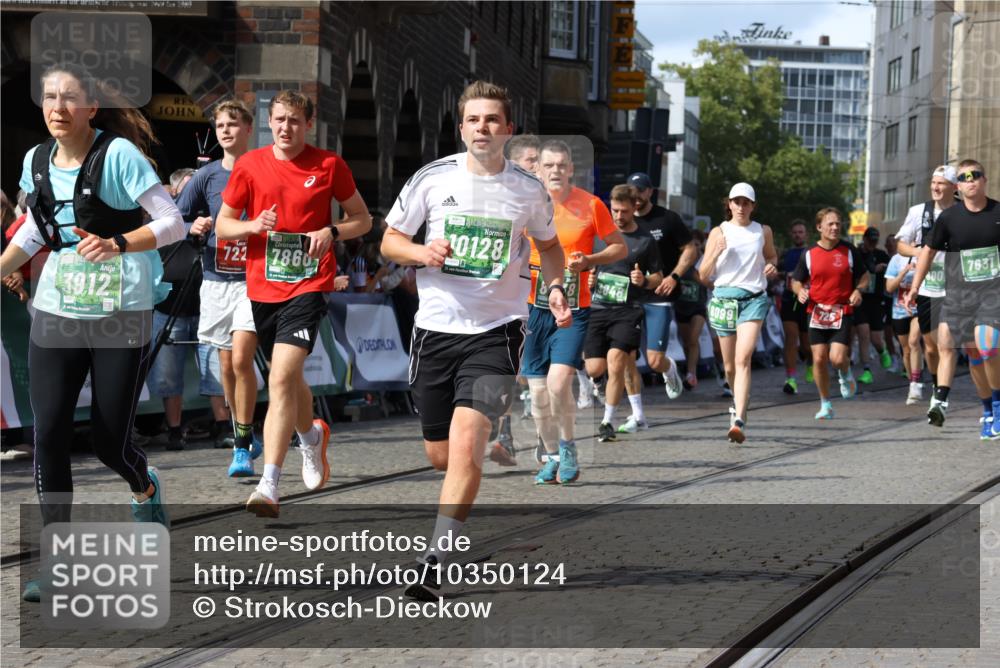 13.09.2026 - 21. swb-Marathon Bremen Strokosch-Dieckow http://msf.ph/oto/10350124 13.09.2026 13:29:17 Ziel 394, 430, 565, 687, 722, 725, 936, 1014, 1274, 1688, 2070, 2223, 2276, 2378, 2851, 2891, 3419, 3444, 3665, 3938, 4590, 5225, 5267, 5531, 5691, 5865, 6099, 6817, 6937, 6955, 7134, 8984, 8985, 9562, 13174, 132, 1083, 1365, 1387, 2076, 2301, 2742, 2957, 3258, 3721, 3846, 4541, 5244, 5599, 6103, 6499, 6690, 7013, 7426, 7631, 7649, 8007, 8009, 8066, 8099, 8277, 8338, 8675, 8831, 9889 meine-sportfotos.de
