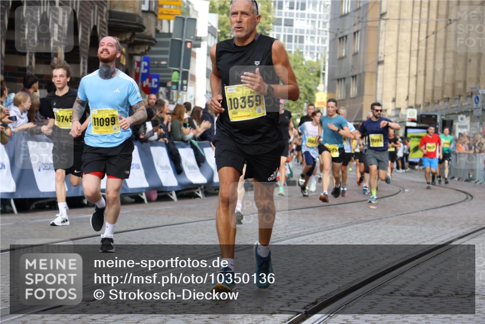 13.09.2026 - 21. swb-Marathon Bremen Strokosch-Dieckow http://msf.ph/oto/10350136 13.09.2026 10:54:28 Ziel 10822, 10947, 10996, 11010, 11290, 11329, 11361, 11476, 11765, 11843, 11989, 11998, 12356, 12435, 13531, 10146, 10410, 10608, 10704, 10765, 11039, 11040, 11174, 11389, 11874, 12038, 12467, 12519, 13526 meine-sportfotos.de