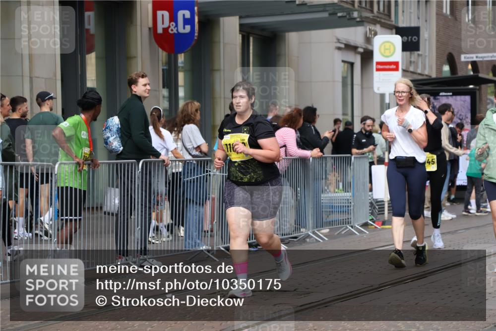 13.09.2026 - 21. swb-Marathon Bremen Strokosch-Dieckow http://msf.ph/oto/10350175 13.09.2026 11:13:12 Ziel 10484, 10545, 10883, 10889, 11084, 11392, 11670, 11954, 11999, 12280, 12460, 12521, 10804, 10893, 11048, 11357, 11606, 11627, 11671, 11832, 12050, 12060, 12393, 12418 meine-sportfotos.de