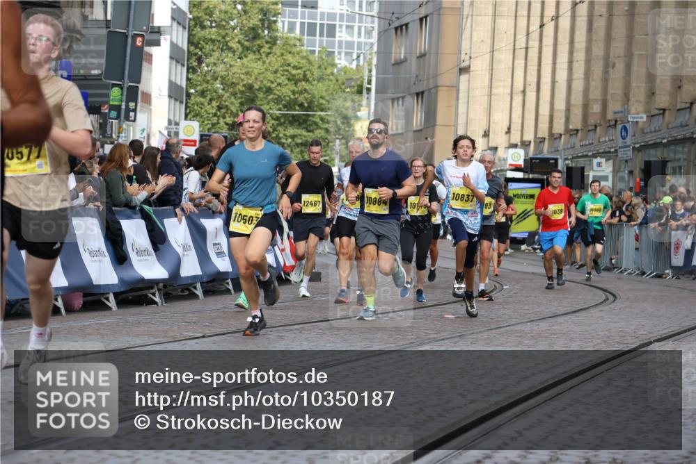13.09.2026 - 21. swb-Marathon Bremen Strokosch-Dieckow http://msf.ph/oto/10350187 13.09.2026 10:54:29 Ziel 10359, 10822, 10947, 10996, 11010, 11118, 11290, 11329, 11361, 11476, 11765, 11843, 11989, 11998, 12356, 12435, 13531, 10410, 10589, 10608, 10704, 11039, 11040, 11174, 11389, 11874, 12038, 12519, 13526 meine-sportfotos.de