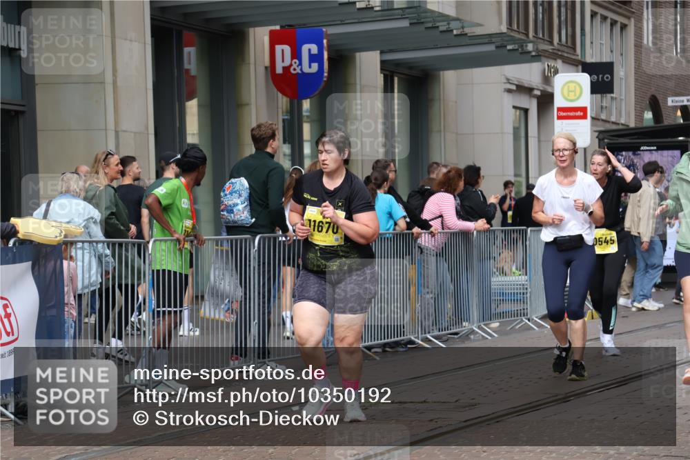 13.09.2026 - 21. swb-Marathon Bremen Strokosch-Dieckow http://msf.ph/oto/10350192 13.09.2026 11:13:12 Ziel 10484, 10545, 10883, 10889, 11084, 11392, 11670, 11954, 11999, 12280, 12460, 12521, 10804, 10893, 11048, 11357, 11606, 11627, 11671, 11832, 12050, 12060, 12393, 12418 meine-sportfotos.de