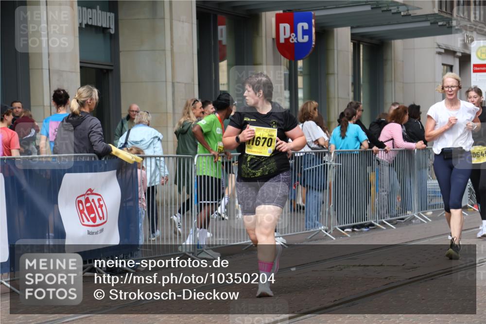 13.09.2026 - 21. swb-Marathon Bremen Strokosch-Dieckow http://msf.ph/oto/10350204 13.09.2026 11:13:13 Ziel 10484, 10545, 10766, 10883, 10889, 11084, 11392, 11670, 11954, 11999, 12010, 12280, 12460, 12521, 10804, 10893, 11048, 11357, 11606, 11627, 11671, 11832, 12050, 12060, 12393, 12418 meine-sportfotos.de