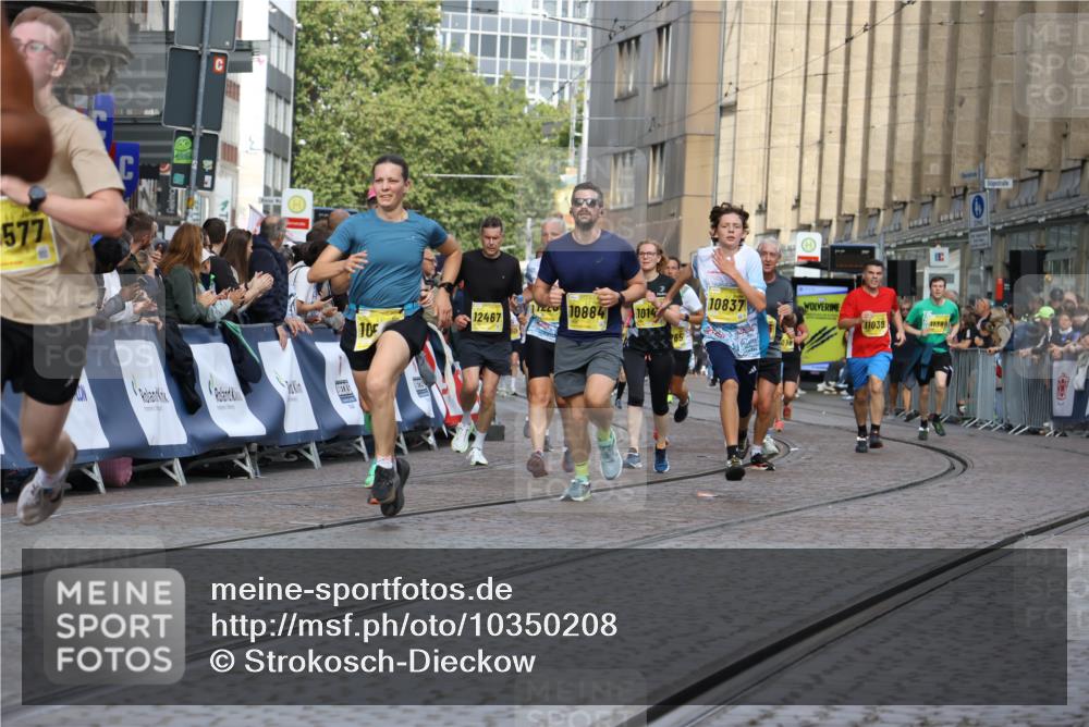 13.09.2026 - 21. swb-Marathon Bremen Strokosch-Dieckow http://msf.ph/oto/10350208 13.09.2026 10:54:29 Ziel 10359, 10822, 10947, 10996, 11010, 11118, 11290, 11329, 11361, 11476, 11765, 11843, 11989, 11998, 12356, 12435, 13531, 10410, 10589, 10608, 10704, 11039, 11040, 11174, 11389, 11874, 12038, 12519, 13526 meine-sportfotos.de