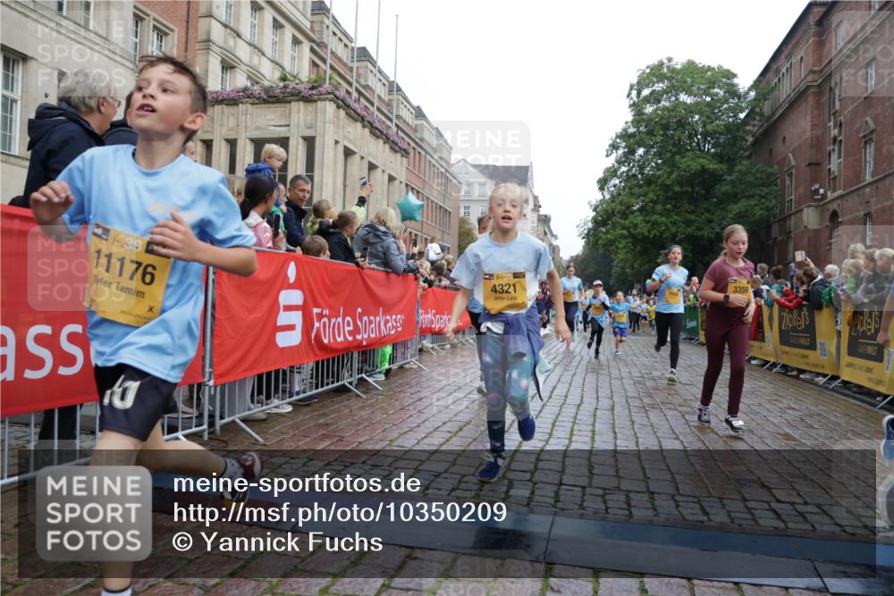 13.09.2026 - Kiel Lauf Yannick Fuchs http://msf.ph/oto/10350209 13.09.2026 08:57:25 Ziel 700, 1546, 1769, 2128, 2129, 3382, 4834, 5984, 7478, 7715, 10892, 81, 482, 1222, 2384, 2479, 2543, 3034, 3161, 3305, 3665, 4558, 4680, 4901, 4908, 5003, 5223, 5333, 5340, 5719, 5809, 6361, 6807, 7559, 7752, 7927, 8094, 8341, 8424, 9156, 9307, 9542, 9564, 9940, 10042, 10321, 10603, 11423, 11495, 11558, 11986, 12062, 12215, 12455, 12512, 160, 406, 689, 1051, 1520, 1714, 2439, 3359, 3375, 4182, 4321, 4382, 4383, 5006, 5219, 5244, 5733, 5762, 5765, 6459, 7547, 7608, 7609, 9062 meine-sportfotos.de