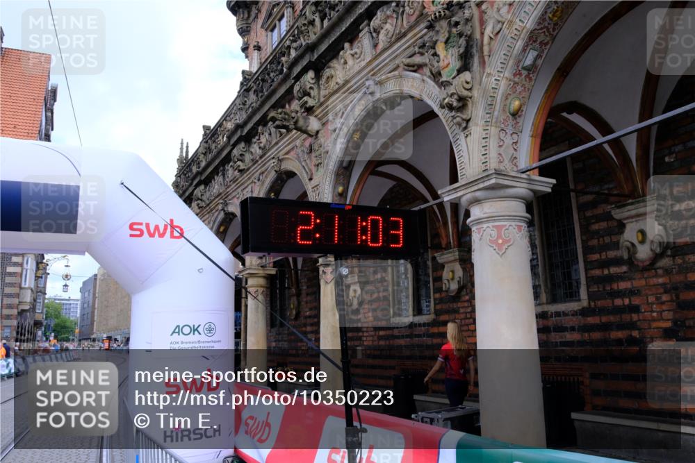 13.09.2026 - 21. swb-Marathon Bremen Tim E. http://msf.ph/oto/10350223 13.09.2026 11:41:52 Ziel  meine-sportfotos.de
