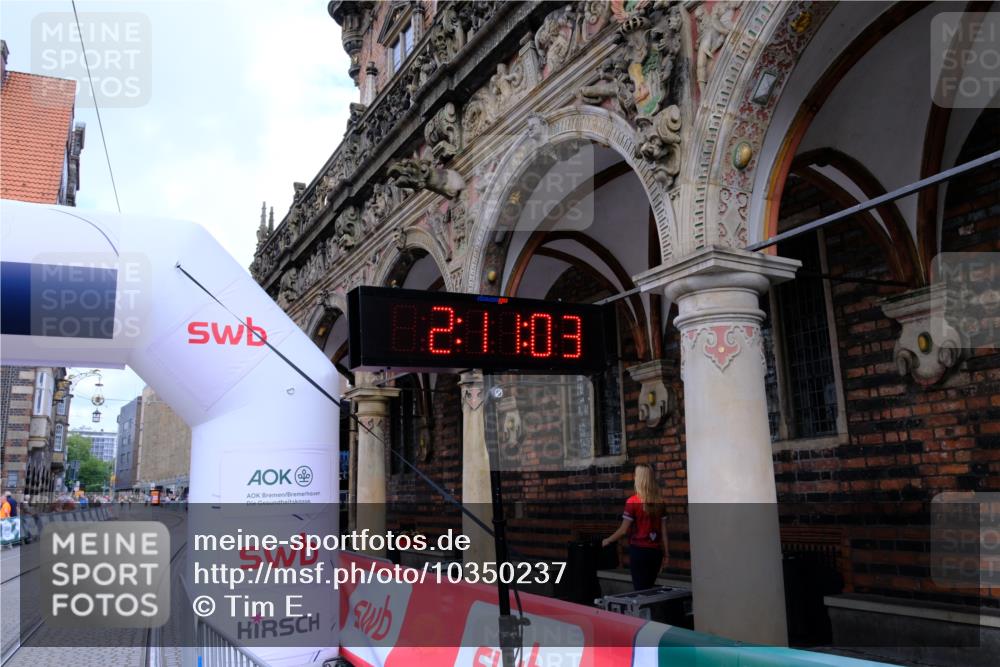 13.09.2026 - 21. swb-Marathon Bremen Tim E. http://msf.ph/oto/10350237 13.09.2026 11:41:53 Ziel  meine-sportfotos.de
