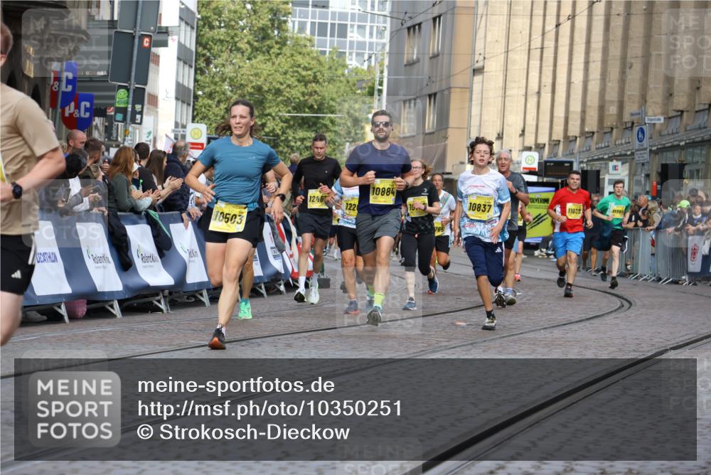 13.09.2026 - 21. swb-Marathon Bremen Strokosch-Dieckow http://msf.ph/oto/10350251 13.09.2026 10:54:29 Ziel 10359, 10822, 10947, 10996, 11010, 11118, 11290, 11329, 11361, 11476, 11765, 11843, 11989, 11998, 12356, 12435, 13531, 10410, 10589, 10608, 10704, 11039, 11040, 11174, 11389, 11874, 12038, 12519, 13526 meine-sportfotos.de