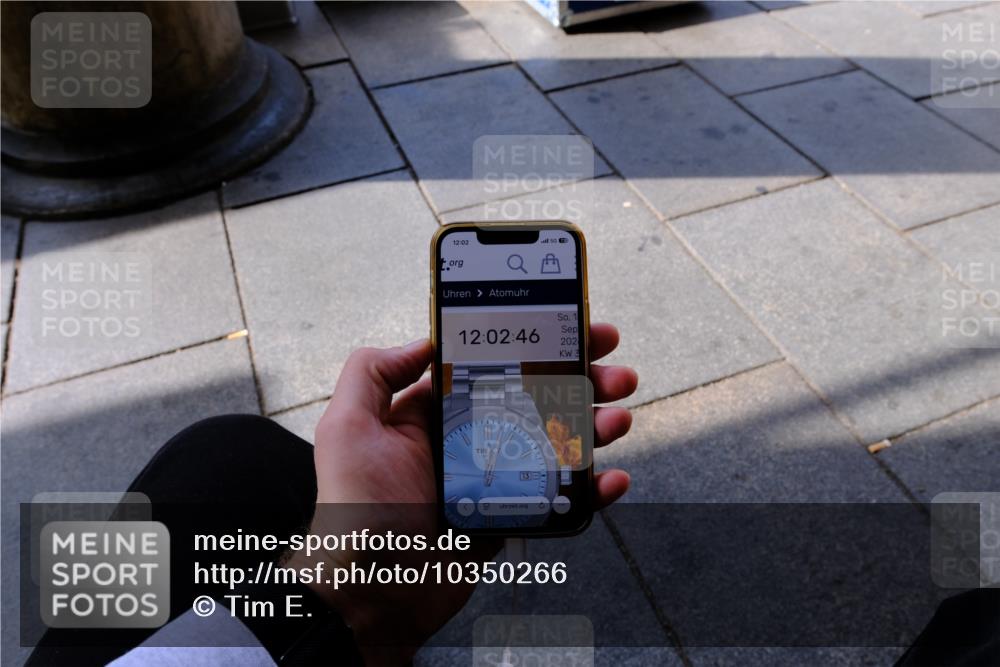 13.09.2026 - 21. swb-Marathon Bremen Tim E. http://msf.ph/oto/10350266 13.09.2026 12:03:05 Ziel  meine-sportfotos.de
