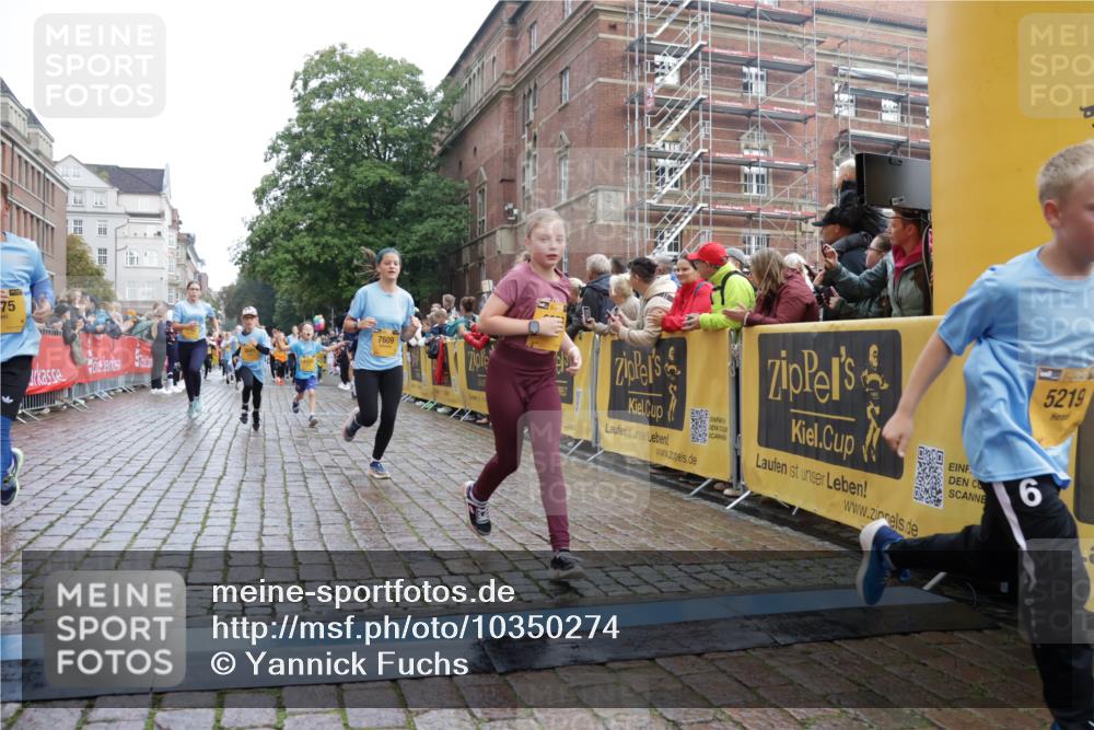 13.09.2026 - Kiel Lauf Yannick Fuchs http://msf.ph/oto/10350274 13.09.2026 08:57:26 Ziel 700, 1546, 1769, 2128, 2129, 3382, 4834, 5984, 7478, 7715, 10876, 10892, 81, 482, 1222, 2384, 2479, 2543, 3034, 3161, 3305, 3665, 4558, 4680, 4901, 4908, 5003, 5223, 5333, 5340, 5719, 5809, 6361, 6807, 7559, 7752, 7927, 8094, 8341, 9307, 9542, 9564, 9940, 10321, 10603, 11423, 11495, 11558, 11986, 12062, 12215, 12455, 12512, 160, 406, 689, 1051, 1520, 1714, 2439, 3359, 3375, 3691, 4182, 4321, 4382, 4383, 5006, 5219, 5244, 5733, 5762, 5765, 6459, 7547, 7608, 7609, 9062 meine-sportfotos.de