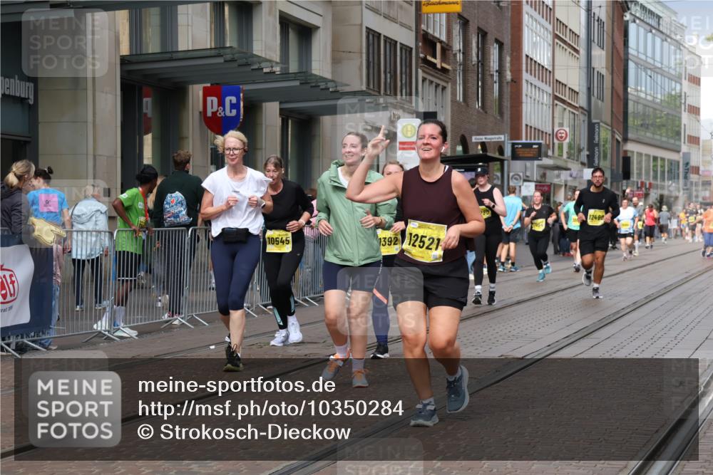 13.09.2026 - 21. swb-Marathon Bremen Strokosch-Dieckow http://msf.ph/oto/10350284 13.09.2026 11:13:15 Ziel 10484, 10545, 10766, 10883, 10889, 11084, 11392, 11670, 11954, 11999, 12010, 12280, 12460, 12521, 10804, 10893, 11048, 11357, 11606, 11627, 12050, 12060, 12393, 12418 meine-sportfotos.de