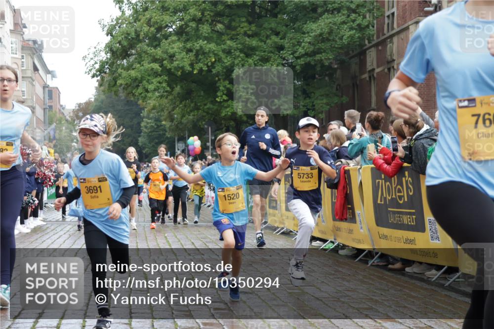13.09.2026 - Kiel Lauf Yannick Fuchs http://msf.ph/oto/10350294 13.09.2026 08:57:27 Ziel 160, 700, 1546, 1769, 2128, 2129, 3382, 4834, 5984, 6459, 7478, 7715, 9062, 10876, 10892, 81, 482, 2384, 2479, 2543, 3034, 3161, 3305, 3665, 4558, 4901, 4908, 5003, 5223, 5340, 5719, 5809, 6361, 6807, 7559, 7752, 7927, 8341, 9307, 9542, 9564, 9940, 10321, 10603, 11423, 11495, 11558, 11986, 12062, 12215, 12455, 12512, 406, 689, 1051, 1520, 1714, 2439, 3359, 3375, 3691, 4182, 4321, 4382, 4383, 5006, 5219, 5244, 5733, 5762, 5765, 7058, 7547, 7608, 7609, 81 meine-sportfotos.de