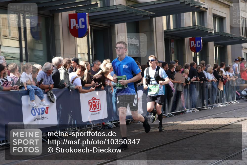 13.09.2026 - 21. swb-Marathon Bremen Strokosch-Dieckow http://msf.ph/oto/10350347 13.09.2026 13:31:42 Ziel 578, 846, 2310, 2934, 3205, 3278, 3946, 3989, 4030, 4566, 4797, 4979, 4998, 5158, 5325, 5363, 5628, 6116, 6354, 7182, 7242, 7526, 7790, 7818, 8048, 8247, 8610, 8970, 9016, 9188, 9394, 9640, 9785, 13231, 310, 922, 1600, 1627, 2602, 2707, 3115, 3152, 3239, 3244, 3343, 3392, 3579, 3858, 3859, 3989, 4164, 4258, 4273, 4692, 4889, 5363, 5426, 5899, 6039, 6062, 6100, 6193, 6213, 6581, 6602, 7032, 7260, 7608, 7941, 8042, 8205 meine-sportfotos.de