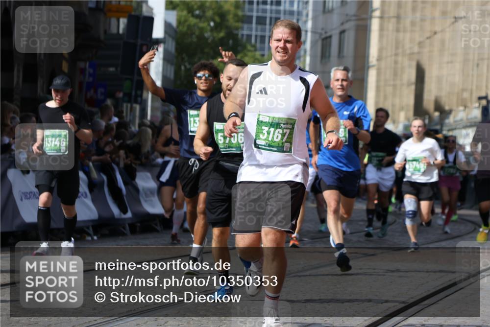 13.09.2026 - 21. swb-Marathon Bremen Strokosch-Dieckow http://msf.ph/oto/10350353 13.09.2026 13:32:56 Ziel 1437, 1687, 2292, 2293, 2611, 2992, 3354, 3429, 3878, 3895, 4263, 4323, 4380, 4862, 5281, 5398, 5581, 5657, 6518, 6583, 6593, 6718, 6760, 7016, 7173, 7466, 7758, 7990, 8344, 8367, 8957, 9040, 9175, 13208, 1532, 2393, 2440, 2818, 2959, 3167, 3404, 3710, 3773, 4194, 4408, 4659, 5191, 5324, 5395, 5410, 5706, 5749, 5981, 6941, 7756, 7788, 7830, 8061, 9269, 9292, 9745, 9829, 13019, 13028, 13039, 13092, 13093, 13101, 13146 meine-sportfotos.de