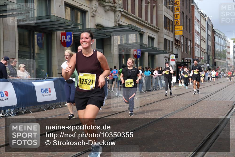 13.09.2026 - 21. swb-Marathon Bremen Strokosch-Dieckow http://msf.ph/oto/10350355 13.09.2026 11:13:17 Ziel 10484, 10545, 10766, 10883, 10889, 11084, 11392, 11670, 11954, 11999, 12010, 12280, 12460, 12521, 10804, 10893, 11048, 11357, 11606, 11627, 12050, 12060, 12393, 12418 meine-sportfotos.de