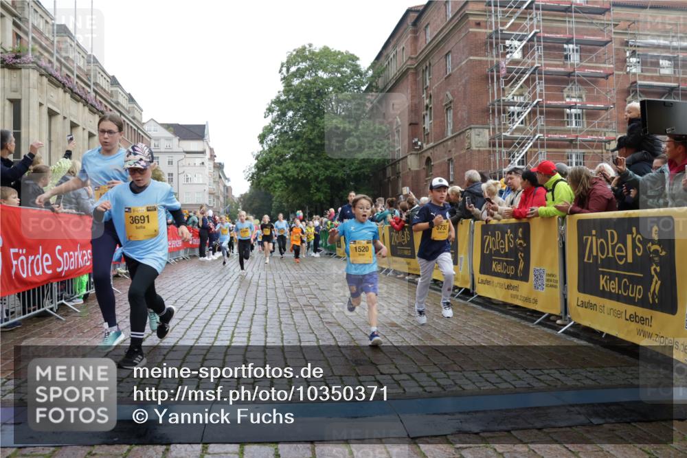 13.09.2026 - Kiel Lauf Yannick Fuchs http://msf.ph/oto/10350371 13.09.2026 08:57:28 Ziel 160, 700, 1546, 1769, 2128, 2129, 3382, 4834, 5006, 5984, 6459, 7478, 7715, 9062, 10876, 10892, 11356, 81, 2384, 3034, 3161, 3305, 3665, 4558, 4908, 5003, 5223, 5340, 5719, 5809, 6361, 6807, 7559, 7752, 7927, 8341, 9307, 9542, 9564, 9940, 10321, 10603, 11423, 11495, 11558, 12062, 12215, 12455, 12512, 406, 689, 1051, 1520, 1714, 2439, 3359, 3375, 3691, 4182, 4321, 4382, 4383, 5219, 5244, 5733, 5762, 5765, 7058, 7547, 7608, 7609, 9870, 81 meine-sportfotos.de