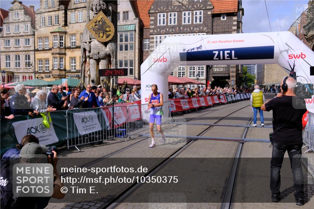 13.09.2026 - 21. swb-Marathon Bremen Tim E. http://msf.ph/oto/10350375 13.09.2026 12:18:35 Ziel  meine-sportfotos.de