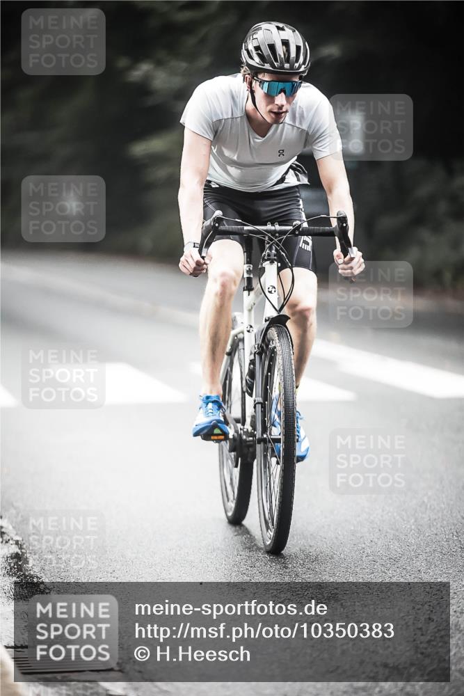 13.09.2026 - Stadtparktriathlon H.Heesch http://msf.ph/oto/10350383 13.09.2026 11:02:56 Radfahren 520, 571, 640, 708 meine-sportfotos.de