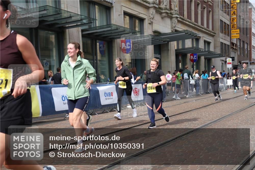 13.09.2026 - 21. swb-Marathon Bremen Strokosch-Dieckow http://msf.ph/oto/10350391 13.09.2026 11:13:18 Ziel 10330, 10484, 10545, 10766, 10883, 10889, 11078, 11084, 11392, 11670, 11954, 11999, 12010, 12280, 12460, 12521, 10804, 10893, 11048, 11357, 11606, 11627, 12050, 12060, 12393, 12418 meine-sportfotos.de