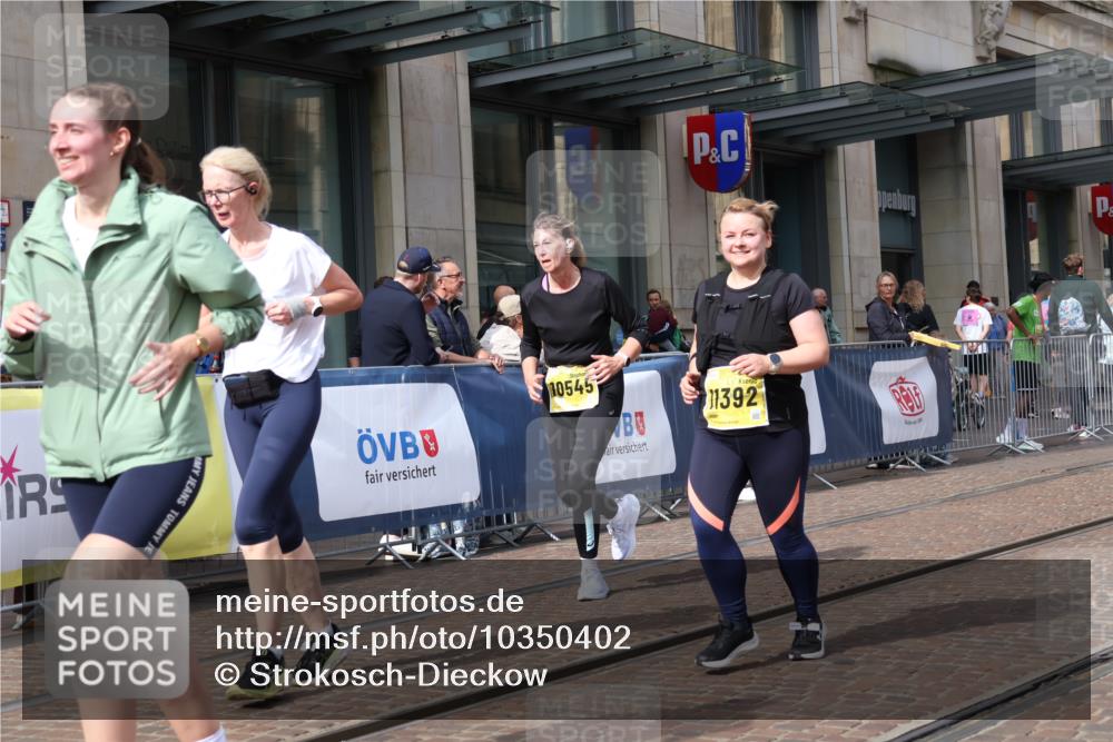 13.09.2026 - 21. swb-Marathon Bremen Strokosch-Dieckow http://msf.ph/oto/10350402 13.09.2026 11:13:19 Ziel 10330, 10484, 10545, 10766, 10883, 10889, 11078, 11084, 11392, 11670, 11954, 11999, 12010, 12280, 12460, 12521, 10804, 10893, 11048, 11357, 11627, 12060, 12393, 12418 meine-sportfotos.de