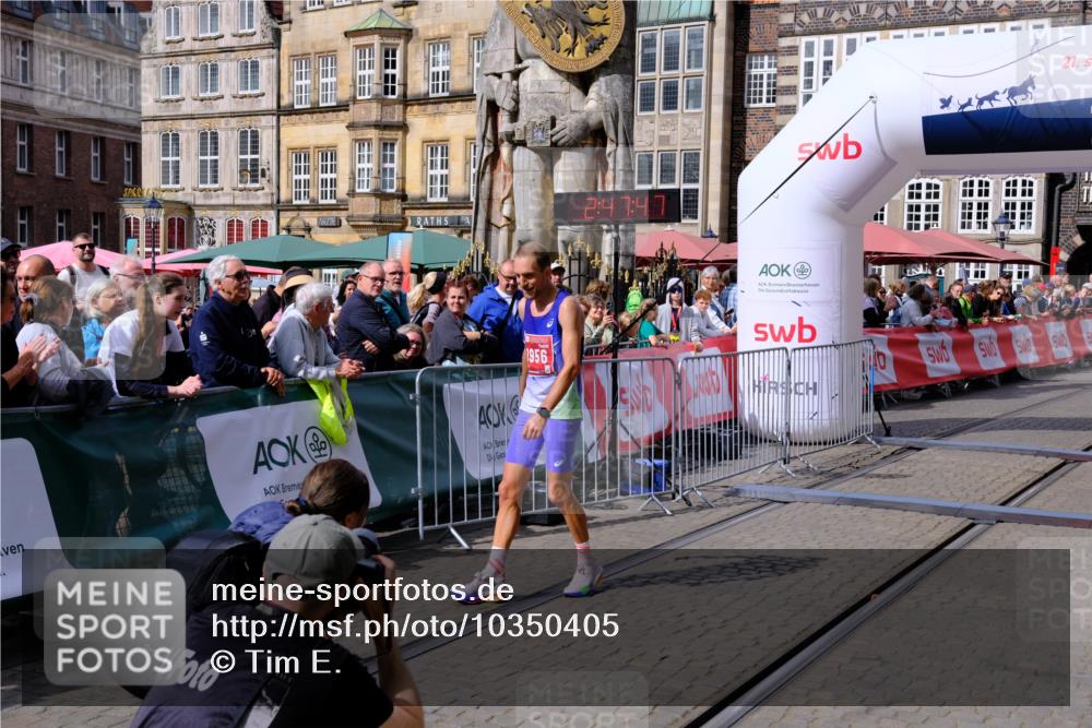 13.09.2026 - 21. swb-Marathon Bremen Tim E. http://msf.ph/oto/10350405 13.09.2026 12:18:37 Ziel  meine-sportfotos.de