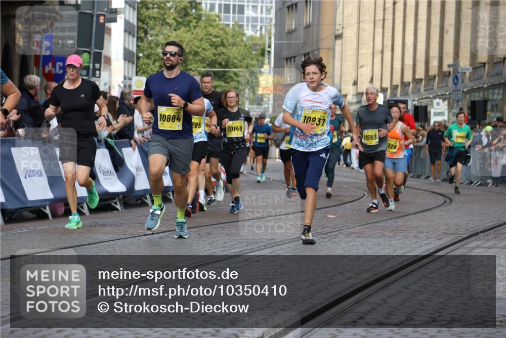 13.09.2026 - 21. swb-Marathon Bremen Strokosch-Dieckow http://msf.ph/oto/10350410 13.09.2026 10:54:31 Ziel 10359, 10577, 10749, 10822, 10996, 11010, 11099, 11118, 11290, 11329, 11361, 11476, 11765, 11843, 11989, 11998, 13531, 10589, 10608, 10704, 11040, 11174, 11389, 11569, 11874, 12038, 12519, 13526 meine-sportfotos.de