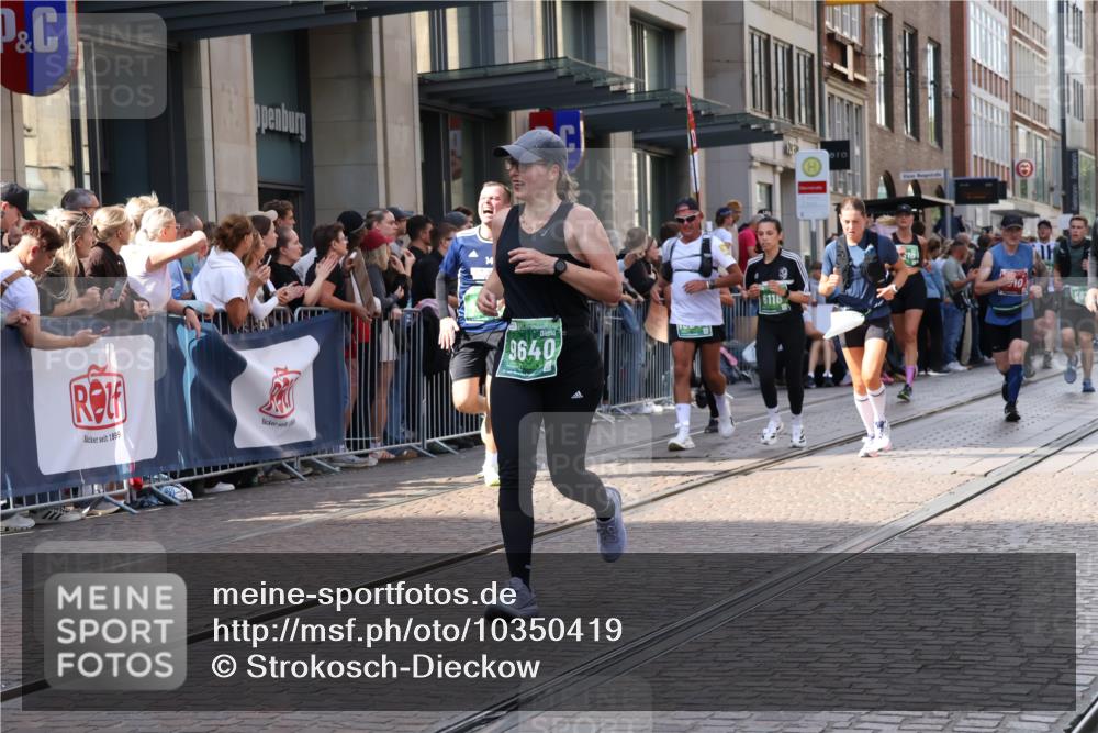 13.09.2026 - 21. swb-Marathon Bremen Strokosch-Dieckow http://msf.ph/oto/10350419 13.09.2026 13:31:45 Ziel 578, 846, 2310, 2934, 3205, 3946, 4030, 4566, 4797, 4979, 5325, 5628, 6116, 6258, 6475, 6875, 7182, 7242, 7526, 7790, 7818, 8048, 8247, 8610, 8970, 9016, 9394, 9640, 9785, 13182, 310, 922, 1600, 2707, 3115, 3152, 3239, 3244, 3278, 3343, 3392, 3579, 3858, 3859, 3989, 4164, 4258, 4273, 4692, 4889, 4998, 5158, 5363, 5426, 5899, 6039, 6062, 6100, 6193, 6213, 6354, 6581, 6602, 7032, 7260, 7608, 7941, 8042, 8205 meine-sportfotos.de