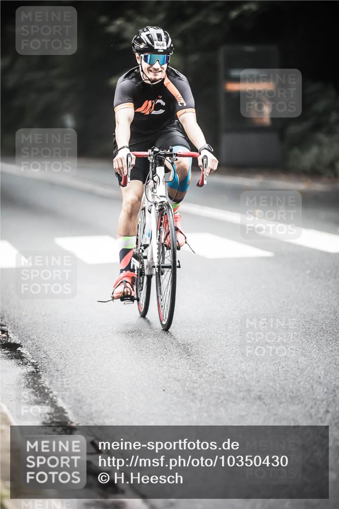 13.09.2026 - Stadtparktriathlon H.Heesch http://msf.ph/oto/10350430 13.09.2026 11:03:03 Radfahren 666, 708 meine-sportfotos.de