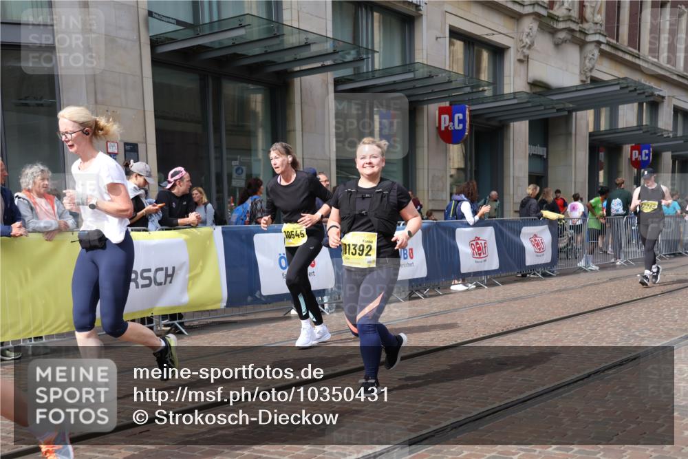 13.09.2026 - 21. swb-Marathon Bremen Strokosch-Dieckow http://msf.ph/oto/10350431 13.09.2026 11:13:19 Ziel 10330, 10484, 10545, 10766, 10883, 10889, 11078, 11084, 11392, 11670, 11954, 11999, 12010, 12280, 12460, 12521, 10804, 10893, 11048, 11357, 11627, 12060, 12393, 12418 meine-sportfotos.de