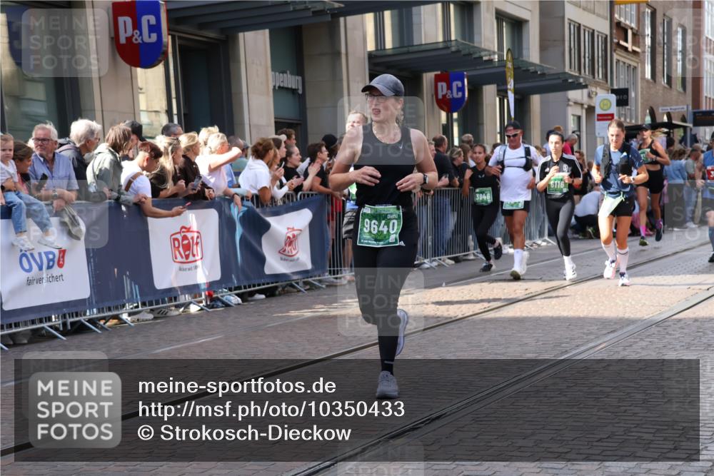 13.09.2026 - 21. swb-Marathon Bremen Strokosch-Dieckow http://msf.ph/oto/10350433 13.09.2026 13:31:45 Ziel 578, 846, 2310, 2934, 3205, 3946, 4030, 4566, 4797, 4979, 5325, 5628, 6116, 6258, 6475, 6875, 7182, 7242, 7526, 7790, 7818, 8048, 8247, 8610, 8970, 9016, 9394, 9640, 9785, 13182, 310, 922, 1600, 2707, 3115, 3152, 3239, 3244, 3278, 3343, 3392, 3579, 3858, 3859, 3989, 4164, 4258, 4273, 4692, 4889, 4998, 5158, 5363, 5426, 5899, 6039, 6062, 6100, 6193, 6213, 6354, 6581, 6602, 7032, 7260, 7608, 7941, 8042, 8205 meine-sportfotos.de