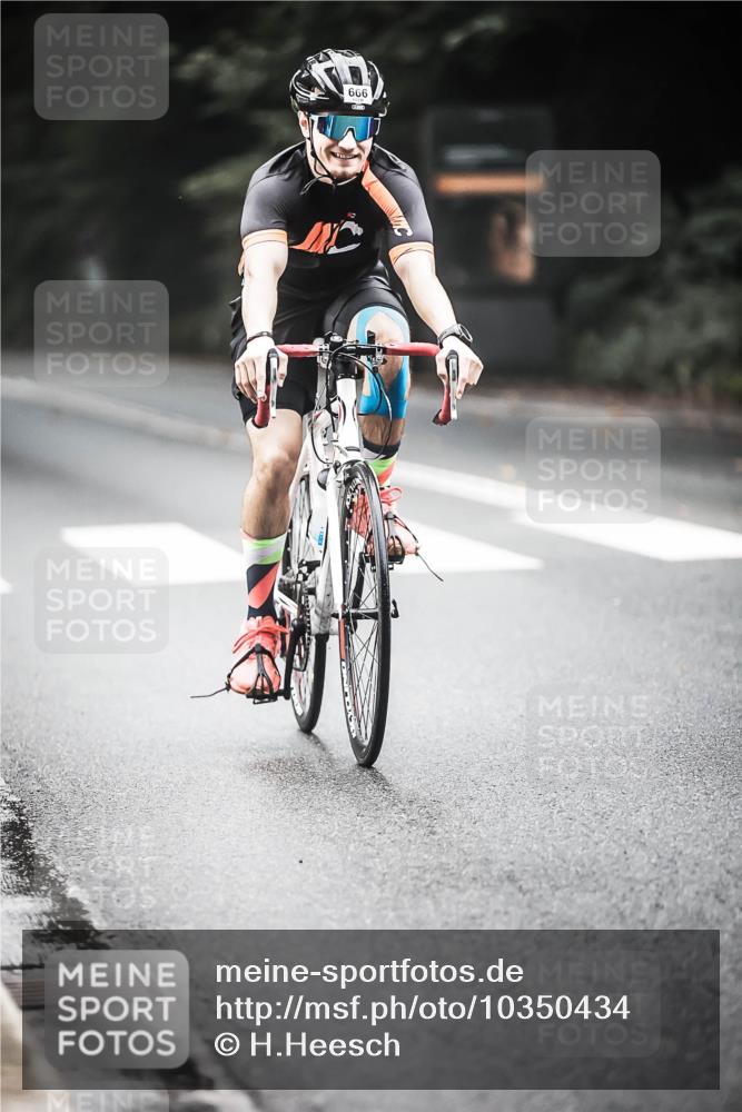 13.09.2026 - Stadtparktriathlon H.Heesch http://msf.ph/oto/10350434 13.09.2026 11:03:03 Radfahren 666, 708 meine-sportfotos.de