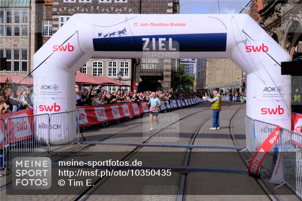 13.09.2026 - 21. swb-Marathon Bremen Tim E. http://msf.ph/oto/10350435 13.09.2026 12:19:57 Ziel  meine-sportfotos.de