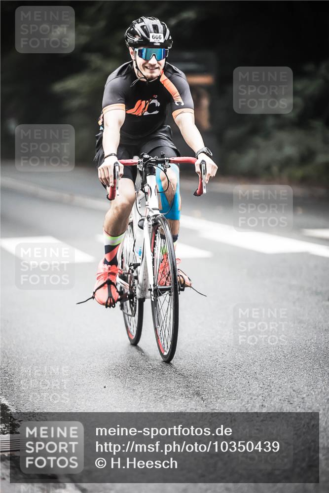 13.09.2026 - Stadtparktriathlon H.Heesch http://msf.ph/oto/10350439 13.09.2026 11:03:03 Radfahren 666, 708 meine-sportfotos.de