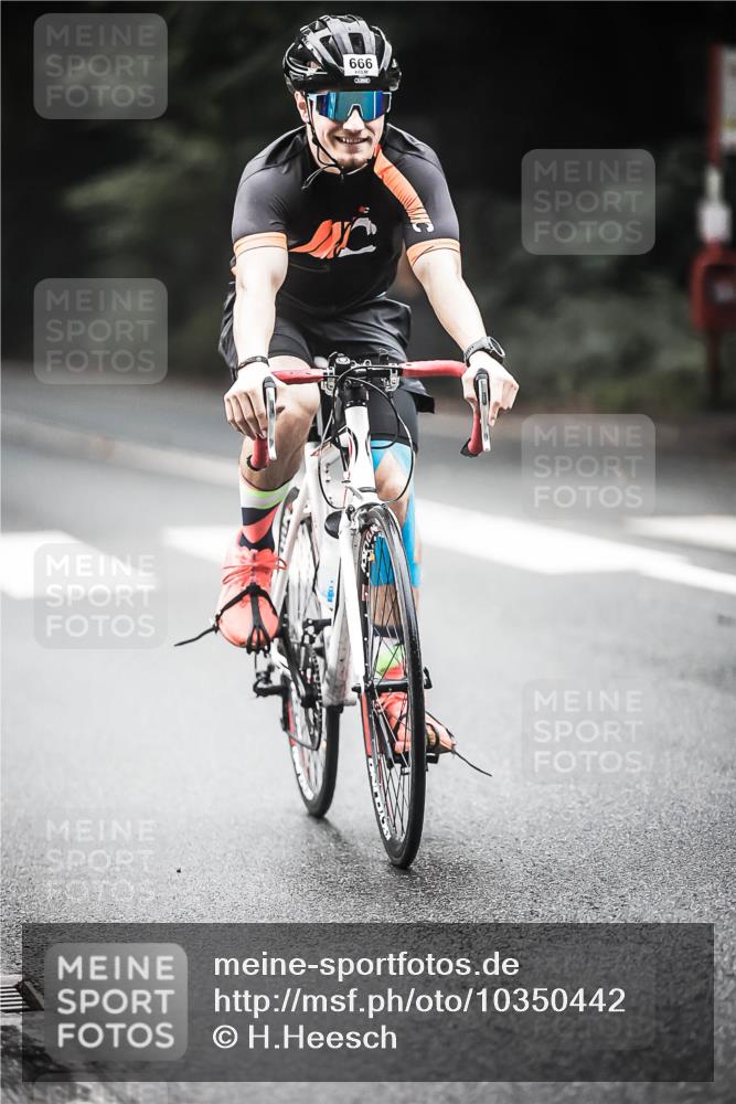 13.09.2026 - Stadtparktriathlon H.Heesch http://msf.ph/oto/10350442 13.09.2026 11:03:03 Radfahren 666, 708 meine-sportfotos.de