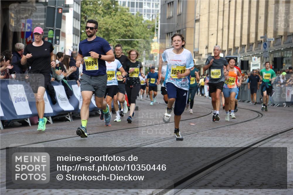 13.09.2026 - 21. swb-Marathon Bremen Strokosch-Dieckow http://msf.ph/oto/10350446 13.09.2026 10:54:31 Ziel 10359, 10577, 10749, 10822, 10996, 11010, 11099, 11118, 11290, 11329, 11361, 11476, 11765, 11843, 11989, 11998, 13531, 10589, 10608, 10704, 11040, 11174, 11389, 11569, 11874, 12038, 12519, 13526 meine-sportfotos.de