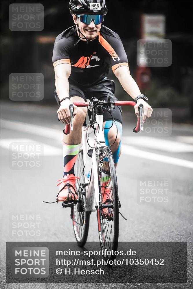 13.09.2026 - Stadtparktriathlon H.Heesch http://msf.ph/oto/10350452 13.09.2026 11:03:04 Radfahren 666, 708 meine-sportfotos.de