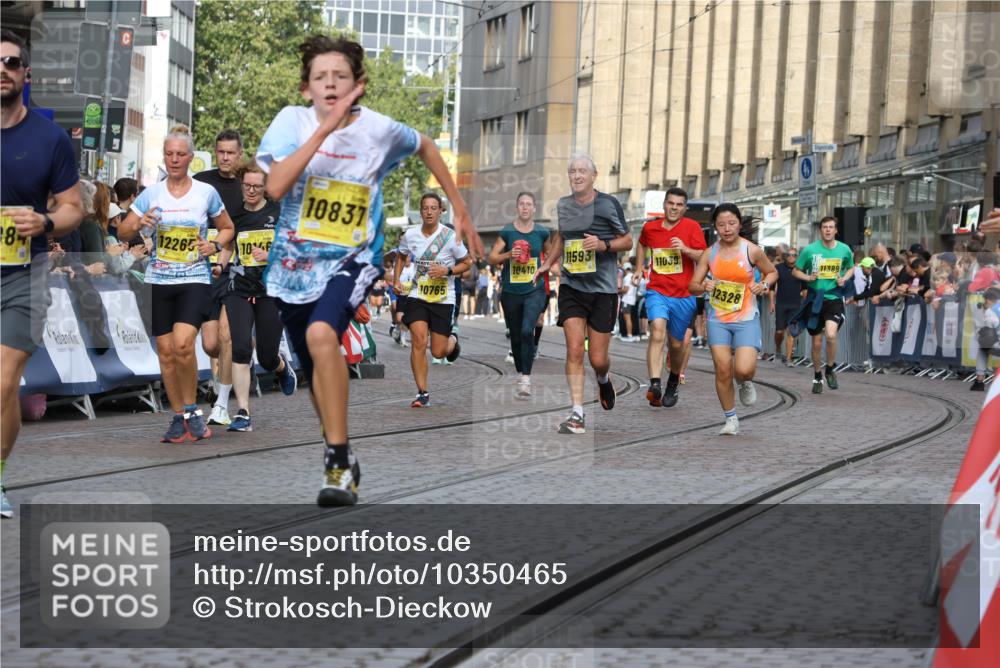 13.09.2026 - 21. swb-Marathon Bremen Strokosch-Dieckow http://msf.ph/oto/10350465 13.09.2026 10:54:32 Ziel 10359, 10503, 10577, 10749, 10822, 10837, 10996, 11099, 11118, 11290, 11329, 11361, 11476, 11765, 11843, 11989, 11998, 10589, 10608, 10704, 11040, 11174, 11389, 11569, 11874, 12038, 12519, 12800, 13526 meine-sportfotos.de