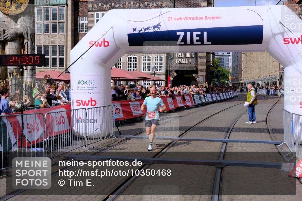 13.09.2026 - 21. swb-Marathon Bremen Tim E. http://msf.ph/oto/10350468 13.09.2026 12:19:59 Ziel  meine-sportfotos.de