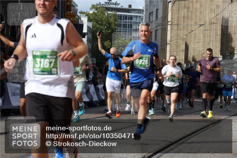 13.09.2026 - 21. swb-Marathon Bremen Strokosch-Dieckow http://msf.ph/oto/10350471 13.09.2026 13:32:58 Ziel 1437, 1687, 2292, 2293, 2611, 2992, 3354, 3429, 3878, 3895, 4263, 4323, 4380, 4862, 5009, 5398, 5581, 5657, 6583, 6593, 6718, 6760, 7016, 7173, 7466, 7758, 7990, 8344, 8367, 8506, 8957, 9040, 9175, 2393, 2440, 2818, 2959, 3404, 3710, 4260, 4408, 4659, 5191, 5324, 5395, 5410, 5706, 5749, 5981, 7788, 7830, 8061, 9269, 9292, 9829, 13019, 13028, 13039, 13092, 13093, 13101, 13146 meine-sportfotos.de