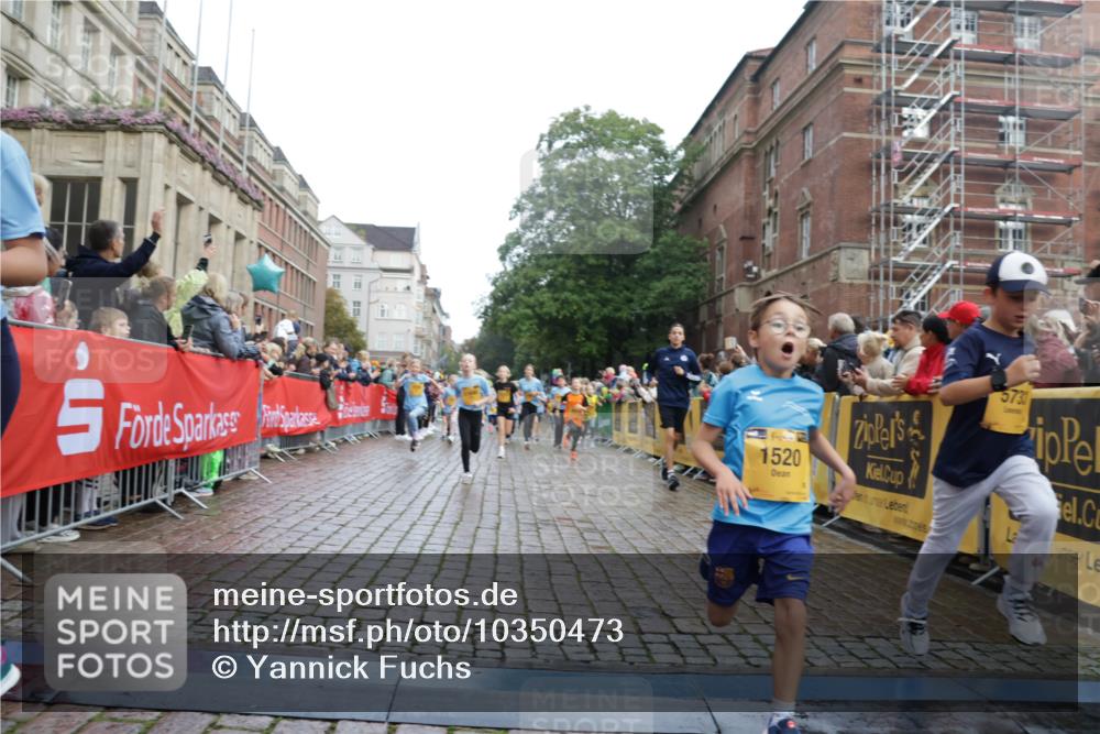 13.09.2026 - Kiel Lauf Yannick Fuchs http://msf.ph/oto/10350473 13.09.2026 08:57:29 Ziel 160, 700, 1546, 1769, 2128, 2129, 3382, 4834, 5006, 5984, 6459, 7478, 7715, 9062, 9579, 10876, 10892, 11356, 81, 2384, 3034, 3161, 3305, 3382, 3665, 4908, 5003, 5340, 5719, 5809, 6361, 6807, 7559, 7752, 8341, 9542, 9564, 9940, 10321, 11423, 11495, 11558, 12062, 12215, 12455, 12512, 406, 689, 1051, 1520, 1714, 2439, 3359, 3375, 3691, 4182, 4321, 4382, 4383, 5219, 5244, 5733, 5762, 5765, 5895, 7058, 7547, 7604, 7608, 7609, 8668, 9870, 10889, 81 meine-sportfotos.de