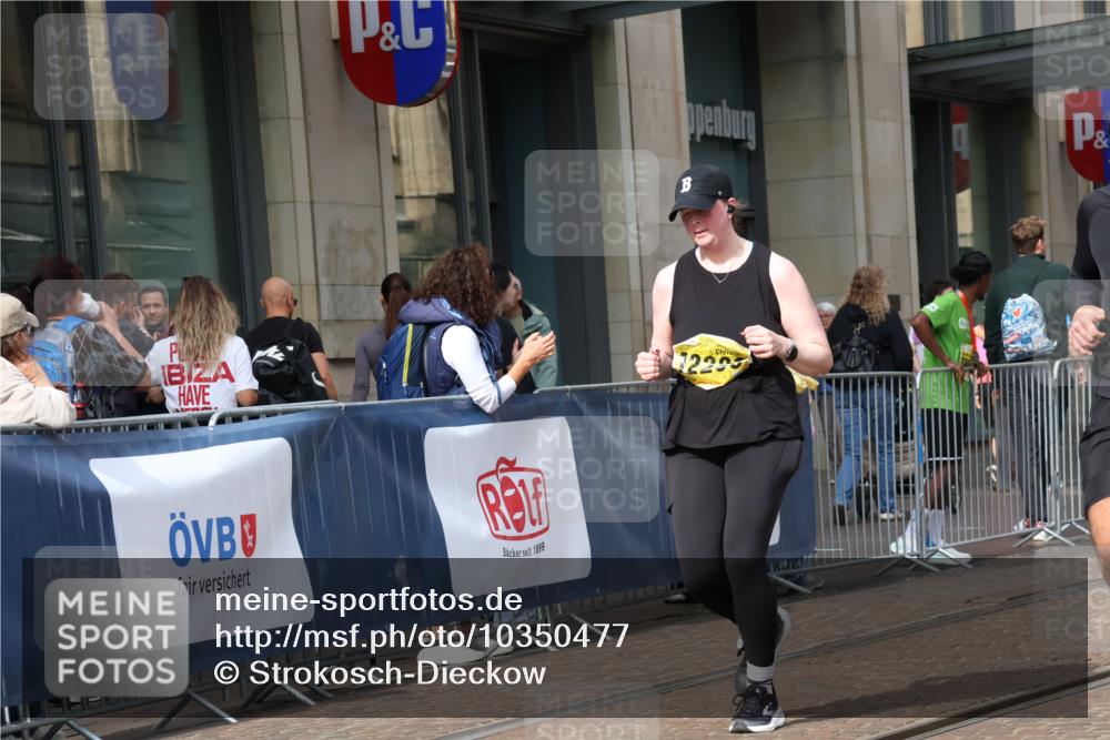 13.09.2026 - 21. swb-Marathon Bremen Strokosch-Dieckow http://msf.ph/oto/10350477 13.09.2026 11:13:21 Ziel 10330, 10484, 10545, 10766, 10883, 10889, 11078, 11084, 11392, 11954, 11999, 12010, 12280, 12460, 12521, 10804, 10893, 11048, 11357, 11627, 11670, 12060, 12393, 12418, 12521 meine-sportfotos.de