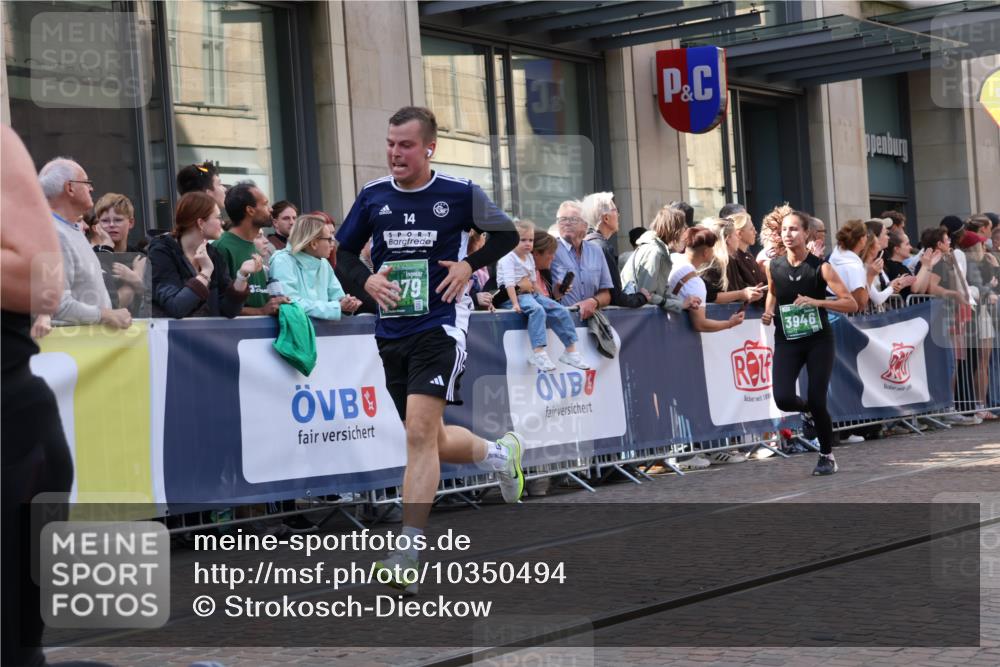 13.09.2026 - 21. swb-Marathon Bremen Strokosch-Dieckow http://msf.ph/oto/10350494 13.09.2026 13:31:47 Ziel 578, 846, 1369, 2310, 2934, 3205, 3650, 3946, 4057, 4566, 4797, 4979, 5325, 5628, 6116, 6258, 6475, 6857, 6875, 7182, 7242, 7526, 7553, 7818, 8048, 8247, 8610, 8970, 9016, 9394, 9640, 13029, 13182, 310, 578, 922, 1600, 2707, 3115, 3239, 3244, 3278, 3579, 3858, 3859, 3989, 4030, 4164, 4258, 4273, 4692, 4889, 4998, 5158, 5363, 5426, 5899, 6039, 6062, 6100, 6193, 6213, 6354, 6581, 6602, 7032, 7242, 7260, 7608, 7941, 8042, 8205 meine-sportfotos.de