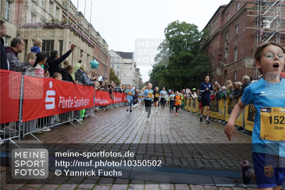 13.09.2026 - Kiel Lauf Yannick Fuchs http://msf.ph/oto/10350502 13.09.2026 08:57:29 Ziel 160, 700, 1546, 1769, 2128, 2129, 3382, 4834, 5006, 5984, 6459, 7478, 7715, 9062, 9579, 10876, 10892, 11356, 81, 2384, 3034, 3161, 3305, 3382, 3665, 4908, 5003, 5340, 5719, 5809, 6361, 6807, 7559, 7752, 8341, 9542, 9564, 9940, 10321, 11423, 11495, 11558, 12062, 12215, 12455, 12512, 406, 689, 1051, 1520, 1714, 2439, 3359, 3375, 3691, 4182, 4321, 4382, 4383, 5219, 5244, 5733, 5762, 5765, 5895, 7058, 7547, 7604, 7608, 7609, 8668, 9870, 10889, 81 meine-sportfotos.de