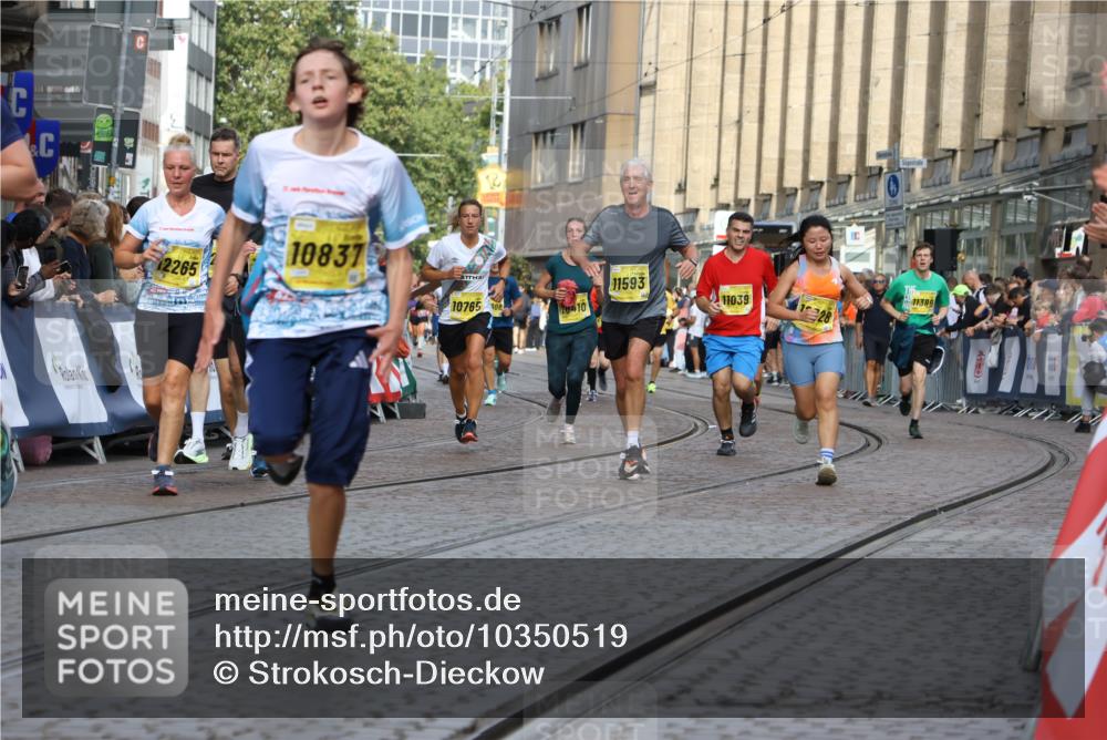 13.09.2026 - 21. swb-Marathon Bremen Strokosch-Dieckow http://msf.ph/oto/10350519 13.09.2026 10:54:32 Ziel 10359, 10503, 10577, 10749, 10822, 10837, 10996, 11099, 11118, 11290, 11329, 11361, 11476, 11765, 11843, 11989, 11998, 10589, 10608, 10704, 11040, 11174, 11389, 11569, 11874, 12038, 12519, 12800, 13526 meine-sportfotos.de