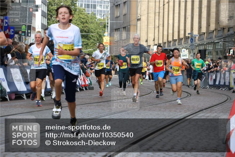 13.09.2026 - 21. swb-Marathon Bremen Strokosch-Dieckow http://msf.ph/oto/10350540 13.09.2026 10:54:33 Ziel 10359, 10503, 10577, 10749, 10837, 10996, 11099, 11118, 11290, 11329, 11361, 11476, 11765, 11843, 11989, 11998, 10589, 10608, 10704, 11040, 11174, 11569, 11874, 12038, 12519, 12800, 13526 meine-sportfotos.de