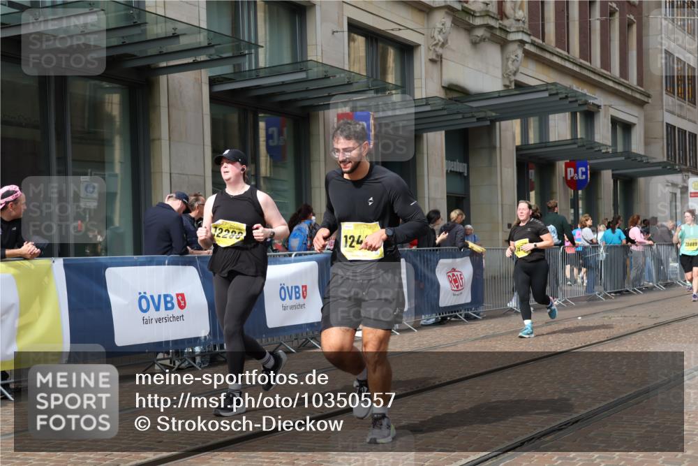 13.09.2026 - 21. swb-Marathon Bremen Strokosch-Dieckow http://msf.ph/oto/10350557 13.09.2026 11:13:23 Ziel 10330, 10484, 10545, 10766, 10883, 10889, 11078, 11084, 11392, 11954, 11999, 12010, 12280, 12460, 10804, 11048, 11357, 11670, 12393, 12418, 12460, 12521 meine-sportfotos.de