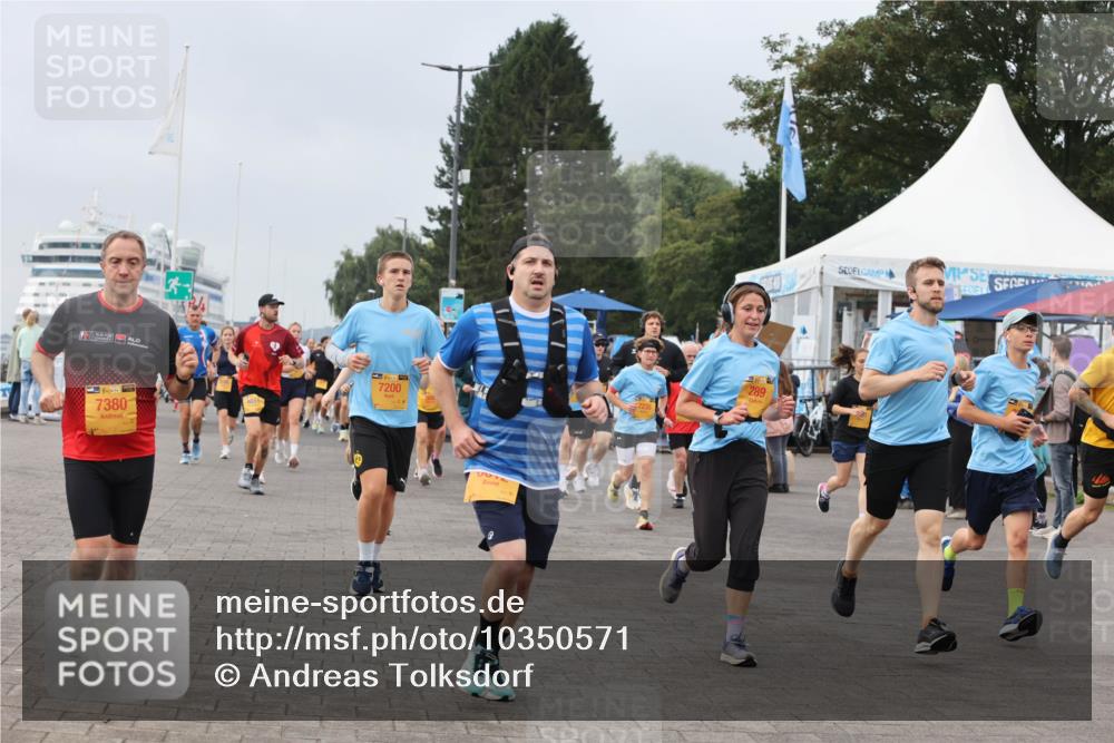 13.09.2026 - Kiel Lauf Andreas Tolksdorf http://msf.ph/oto/10350571 13.09.2026 09:55:31 Kiellinie 7380, 7200, 7235, 289 meine-sportfotos.de