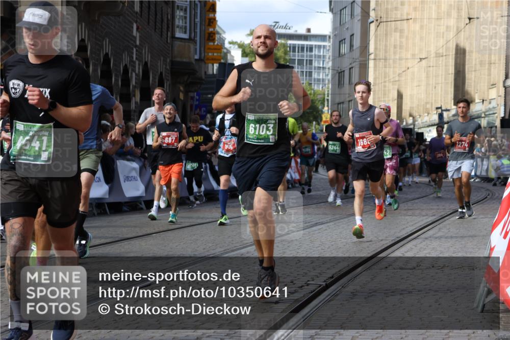 13.09.2026 - 21. swb-Marathon Bremen Strokosch-Dieckow http://msf.ph/oto/10350641 13.09.2026 13:29:24 Ziel 394, 430, 565, 687, 722, 725, 745, 936, 1014, 1274, 1688, 2023, 2070, 2223, 2378, 2851, 3419, 3665, 3938, 4590, 5036, 5225, 5865, 6099, 6937, 6955, 7149, 7361, 8984, 8985, 9661, 1083, 1243, 1581, 2076, 2301, 2742, 2957, 3030, 3721, 4576, 5244, 5599, 6006, 6384, 6499, 6690, 6930, 7013, 7384, 7426, 7649, 8009, 8481, 8594, 8831, 10013, 13031 meine-sportfotos.de